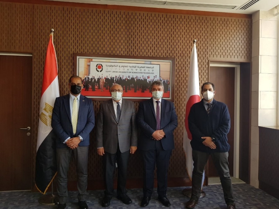 مدير مركز تحديث الصناعة يزور الجامعة المصرية اليابانية لتعزيز ملف التصنيع المحلي
