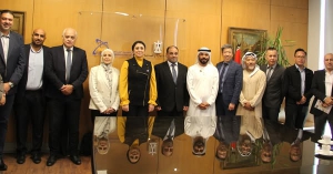 المدير التنفيذي للمركز يعقد اجتماعاً رفيع المستوى مع نخبة من المستثمرين الإماراتيين والصينيين لبحث استكشاف وتعزيز الفرص الاستثمارية المشتركة