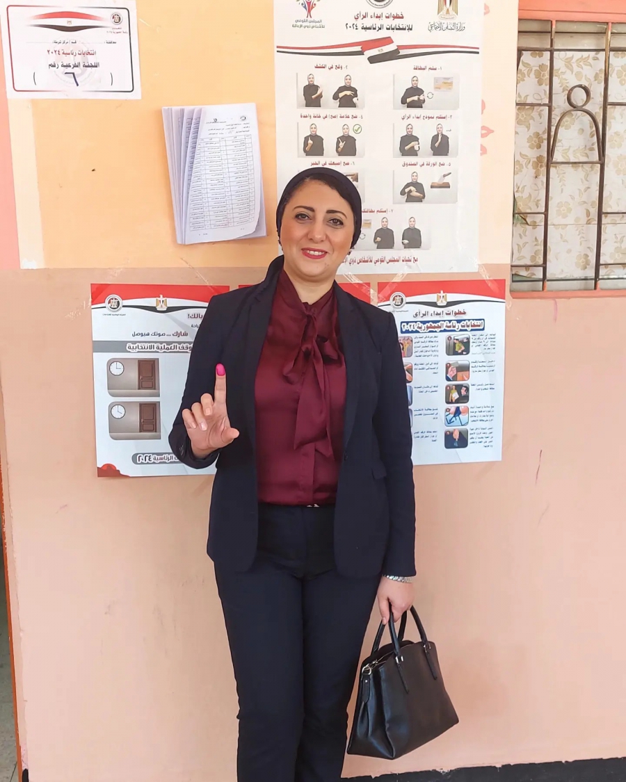 المدير التنفيذي لمركز تحديث الصناعة تدلي بصوتها في الانتخابات الرئاسية