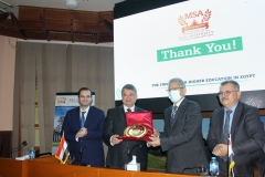 مركز تحديث الصناعة يحتفل بطلاب جامعة أكتوبر للعلوم الحديثة المشاركين في تطوير مفاهيم التصميم ومسابقة باك ديزانير