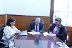 مركز تحديث الصناعة يوقع بروتوكول تعاون لتطوير "نول الكليم اليدوي" مع كلية الهندسة بجامعة عين شمس وجمعية حماية البيئة من التلوث