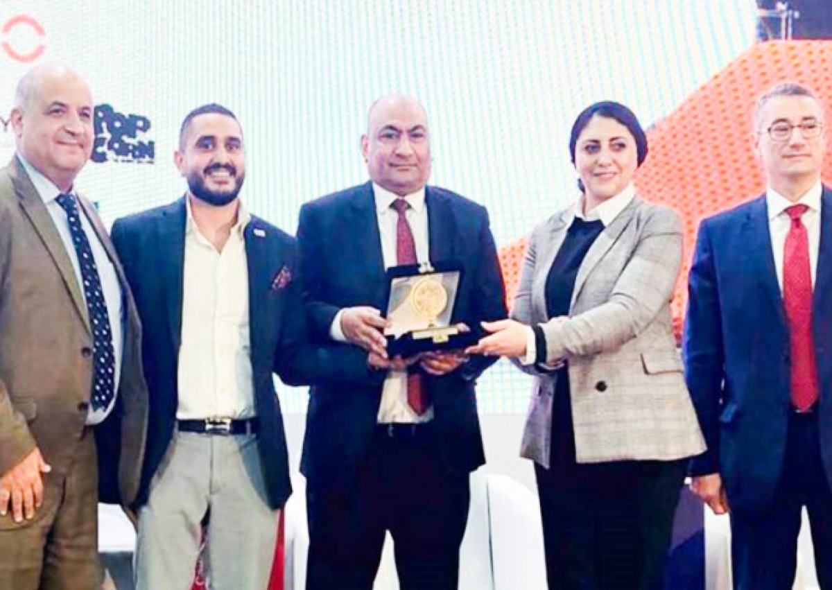 «تحديث الصناعة» يشارك في تكريم 40 طالبا لتفوقهم في تغليف عصارات «العسل الأسود»