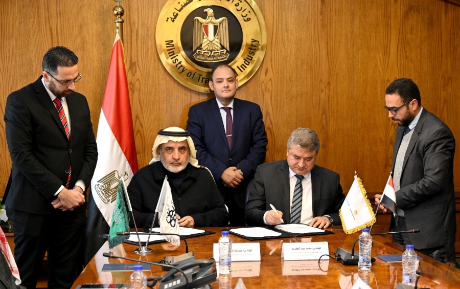 وزير التجارة والصناعة يشهد توقيع مذكرة تفاهم بين مركز تحديث الصناعة ومجموعة العبيكان السعودية لدعم التحول الرقمى ومواكبة الثورة الصناعية الرابعة