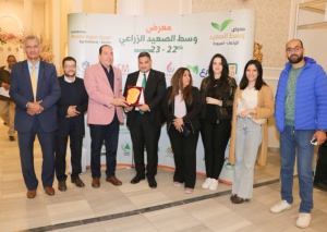 رئيس تحديث الصناعة تزور مصنعا لتطوير تقنيات التعليم