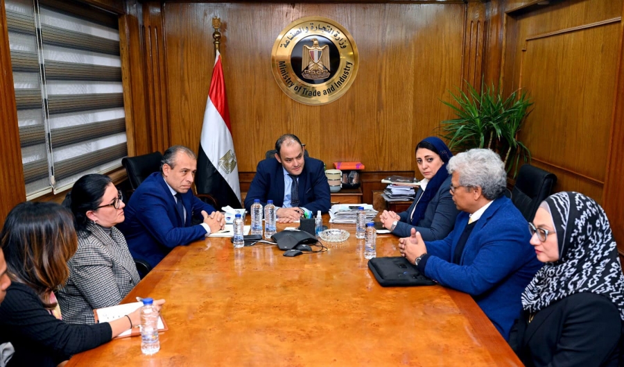 وزير التجارة والصناعة يلتقي وفد احدى كبريات الشركات الماليزية لبحث فرص ومقومات الاستثمار في مصر فى مجال إنتاج زيت النخيل