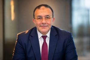 وزير الصناعة يُصدر قرارًا بتعيين أيمن البياع مديرًا تنفيذيًا لمركز تحديث الصناعة